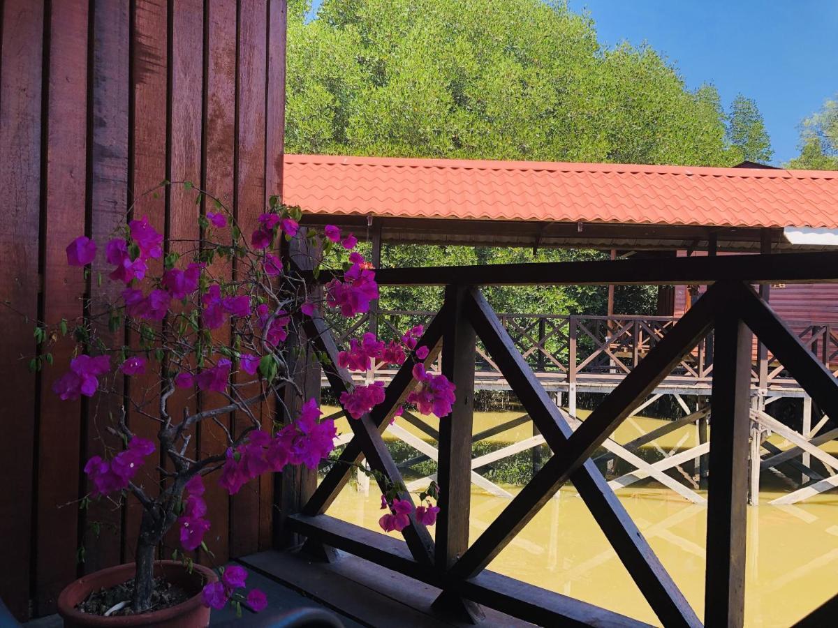 Gayang Friendly Water House Homestay